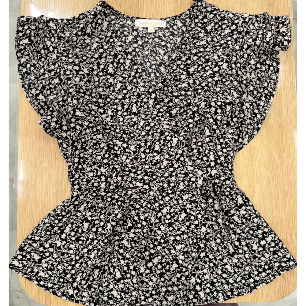Monteau Los Angeles Floral Peplum V-Neck Flutter Sleeve Blouse